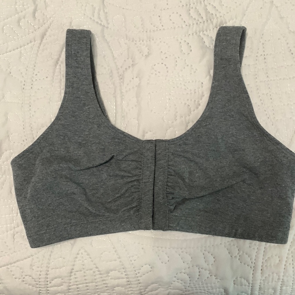Fruit of the Loom front closure bra. Size 36. Gray